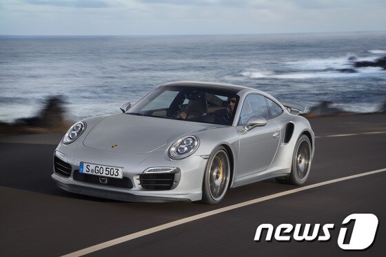 본문 이미지 - 2014년형 포르쉐 911 터보(사진제공=스투트가르트스포츠카)© News1  
