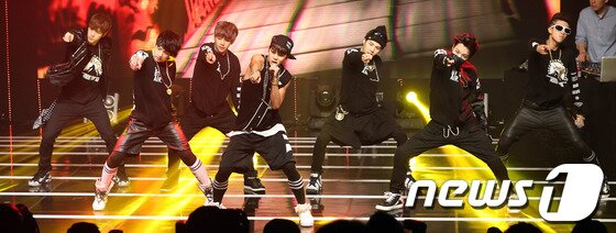 본문 이미지 - 데뷔 쇼케이스 당시의 방탄소년단 ⓒ News1