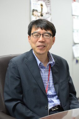 본문 이미지 - CJ제일제당 바이오 연구원이 미생물 검사를 하고 있다.© News1  