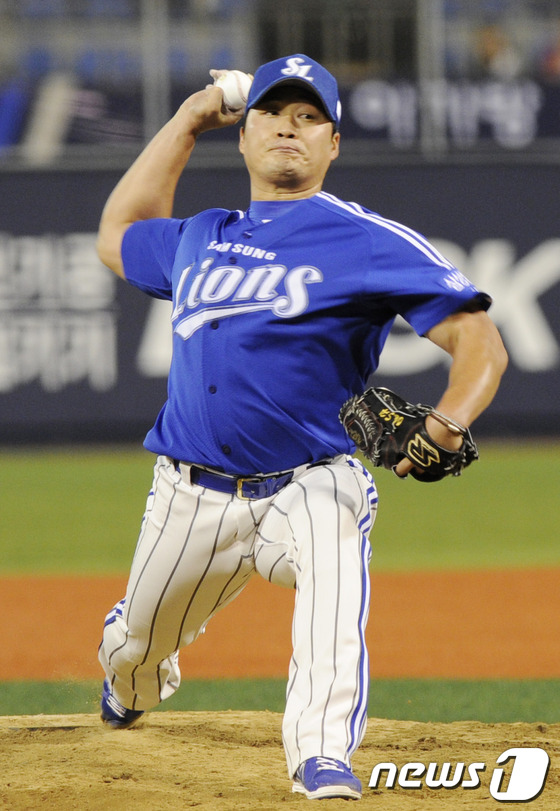 (창원=뉴스1) 전혜원 기자 = 16일 오후 창원시 마산구장에서 열린 '2013 한국야쿠르트 세븐프로야구 NC 다이노스와 삼성 라이온즈'의 경기에서 연장 10회말 삼성 오승환이 마 …