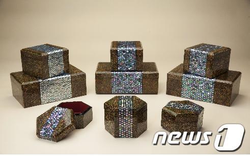 본문 이미지 - 공동 은상을 수상한 문철호씨의 작품 '천 년의 빛과 색'. © News1 