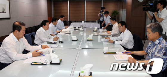 (서울=뉴스1) 허경 기자 = 강운태 광주시장이 20일 서울 여의도 국회 의원회관에서 열린 2014년 국비확보 관련 지역 국회의원 간담회에서 인사말을 하고 있다. 2013.6.20 …
