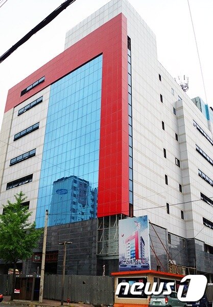 본문 이미지 - 강원 원주시 우산동에 위치한 D주상복합아파트가 수년간 방치돼 있다. 2013.6.20/뉴스1 © News1 이예지기자 