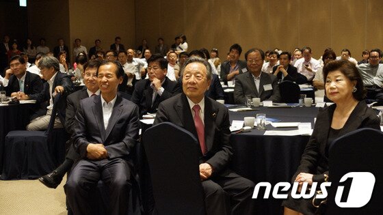 본문 이미지 - 9일 강릉에서 열린 세계한상지도자대회에 참여한 최문순 도지사가 함박웃음을 짓고 있다.2013.6.9/뉴스원 © News1 윤창완 기자 