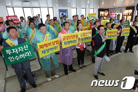 본문 이미지 - 이날 최문순 강원도지사도 함께 참석했다.&#40;사진제공=고성군청&#41; 2013.7.11 © News1 