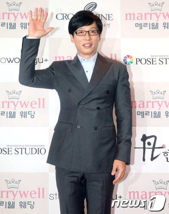 본문 이미지 - 개그우먼 정경미가 20일 오후 서울 강남구 청담동 호텔리베라에서 열린 개그맨 정범균의 결혼식에 하객으로 참석해 포즈를 취하고 있다. 2013.7.20 머니투데이/뉴스1 © News1   