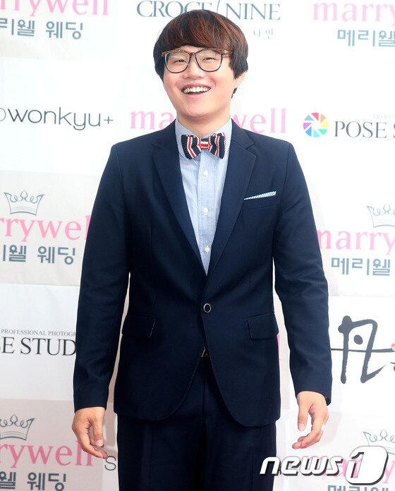 본문 이미지 - 개그맨 김준현이 20일 오후 서울 강남구 청담동 호텔리베라에서 열린 개그맨 정범균의 결혼식에 하객으로 참석해 포즈를 취하고 있다. 2013.7.20 머니투데이/뉴스1 © News1   