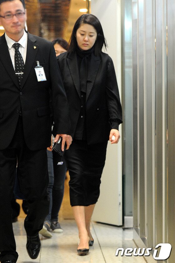 본문 이미지 - 배우 박상원이 23일 오후 경기도 성남 분당 차병원 장례식장에 마련된 고 김종학PD의 빈소로 조문을 위해 들어서고 있다. 2013.7.23/뉴스1 © News1 사진공동취재단