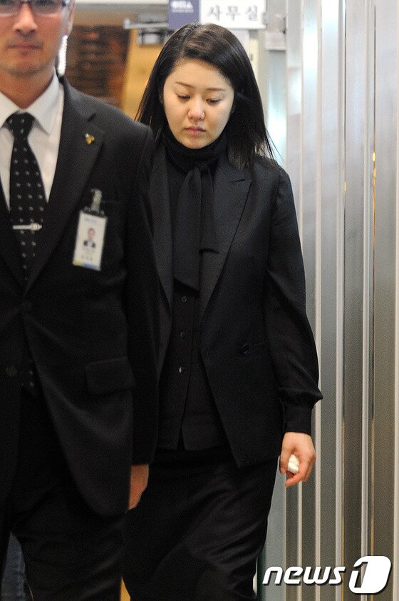 본문 이미지 - 김종학 PD의 빈소가 23일 오후 경기도 성남 분당 차병원 장례식장에 마련되어 있다. 김PD는 드라마'태왕사신기', '모래시계', '신의' 등을 연출하며 대한민국 드라마계의 대부로 불렸다. 발인은 25일 오전 8시. 2013.7.23/뉴스1 © News1 사진공동취재단