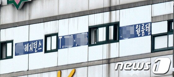 본문 이미지 - 드라마 '모래시계', '태왕사신기' 등을 연출한 김종학 PD가 23일 경기도 성남시의 한 고시텔에서 숨진 채 발견됐다. 현장에는 번개탄을 피운 흔적이 있으며 '가족에게 미안하다'는 내용의 유서 4장이 발견됐다. 김 PD의 빈소는 서울 아산병원에 마련됐다. 2013.7.23/뉴스1 © News1 안은나 기자