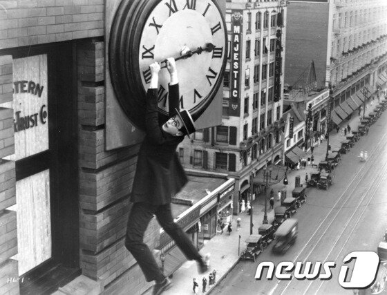 본문 이미지 - 제천국제음악영화제에서 상영될 무성영화 '안전 불감증' 한 장면. 사진제공=제천국제음악영화제 © News1 