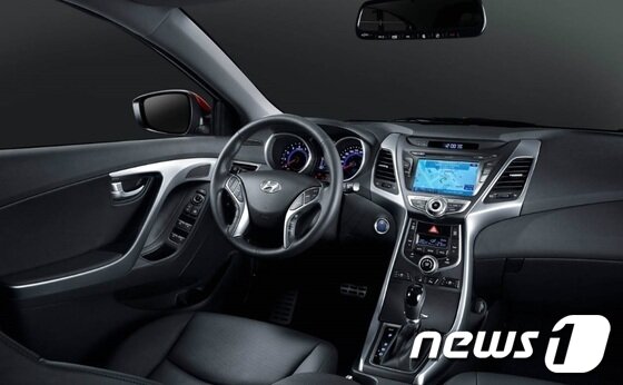 본문 이미지 - 현대차 더 뉴 아반떼 디젤 실내(사진제공=현대자동차)© News1  