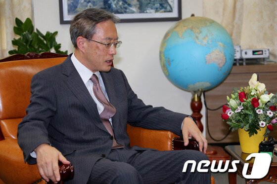 본문 이미지 - 이하라 준이치 일본 외무성 아시아·대양주 국장 2013.8.22/뉴스1 © News1   정회성 기자