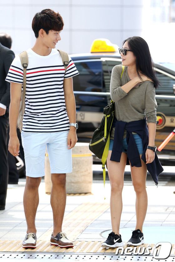 영화 '뫼비우스(김기덕 감독)'의 배우 서영주와 이은우가 제70회 베니스국제영화제 참석 차 1일 오후 인천국제공항을 통해 이탈리아로 출국하고 있다.2013.9.1 머니투데이/뉴스1 …