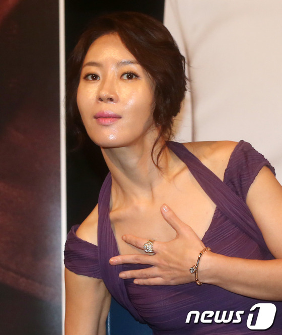 배우 김희정이 11일 오후 서울 왕십리CGV에서 열린 영화 '짓' 언론시사 및 간담회에 참석하고 있다. 2013.9.11 스타뉴스/뉴스1