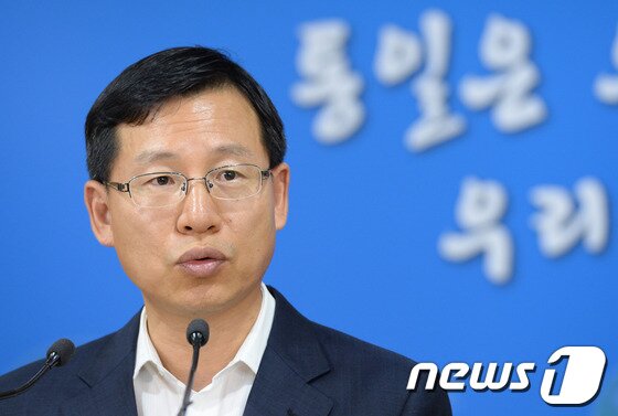 본문 이미지 - 김의도 통일부 대변인이 23일 오전 서울 세종로 정부서울청사에서 정례브리핑을 갖고 