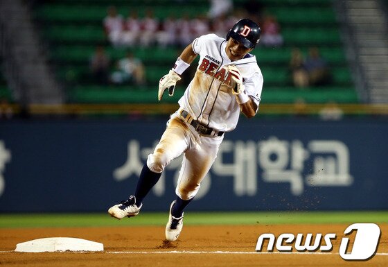 본문 이미지 - 두산 베어스의 이종욱. © News1   이광호 기자