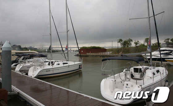 (서울=뉴스1) 송원영 기자 = 한강르네상스 사업의 하나로 2011년 문을 연 (주)서울마리나가 지난 7월 이후 두달째 대출금을 갚지 못해 부도 위기설에 휘말렸다. 돈을 빌려준 한 …