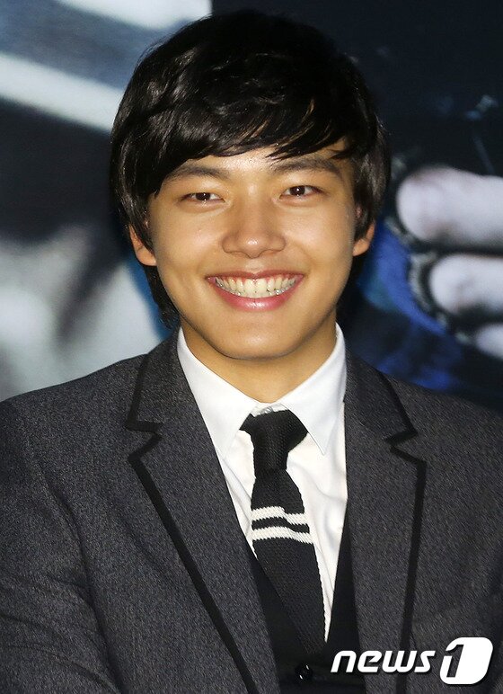 본문 이미지 - 배우 여진구가 24일 오후 서울 동대문 메가박스에서 열린 영화 '화이 : 괴물을 삼킨 아이' 언론시사회에서 포즈를 취하고 있다. 다섯 명의 범죄자 아버지 밑에서 자란 소년 화이의 이야기를 그린 영화 '화이 : 괴물을 삼킨 아이'는 10월 9일 개봉될 예정이다. 2013.9.24 /뉴스1 © News1   (서울=뉴스1)