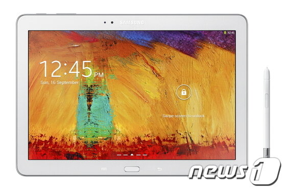 본문 이미지 - 삼성전자는 4일&#40;현지시간&#41; 독일 베를린에서 공개한 &#39;갤럭시노트10.1&#39;.&#40;삼성전자 제공&#41; © News1 