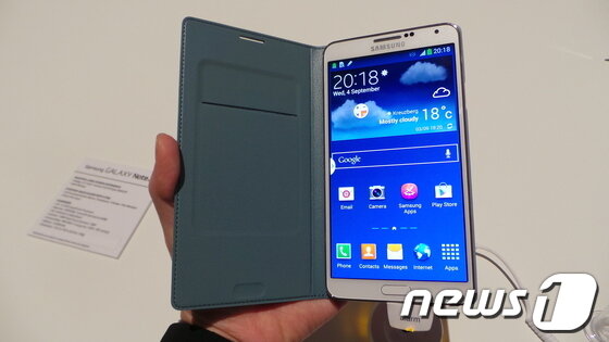 본문 이미지 - 4일&#40;현지시간&#41; 독일 베를린에서 열린 삼성전자 모바일 신제품 공개행사에 전시된 갤럭시놀이 © News1  