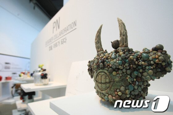 본문 이미지 - 2013광주디자인비엔날레가 5일 프레스오픈을 시작으로 11월 3일 까지 광주비엔날레 전시관과 의재 미술관에서 59일간의 화려한 일정에 들어갔다. ‘거시기,머시기’를 주제로 총 328명(국내 258명, 국외 70명)이 참여해 600여 점을 선보인다. 작품 ‘밥솥과 자전거의 진화’중 2013.9.5/뉴스1 © News1 김태성 기자