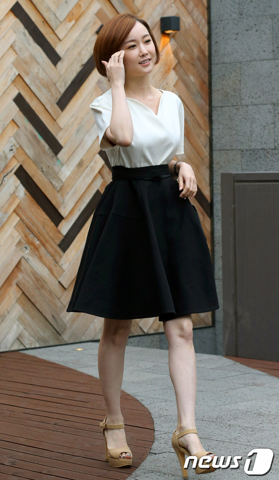 배우 김민서가 6일 오후 서울 신사동 가로수길 고디바 플래그십 스토어에서 열린 바비브라운 리치 초콜릿 컬렉션 런칭 행사에 참석해 포즈를 취하고 있다. 2013.9.6 머니투데이/뉴 …