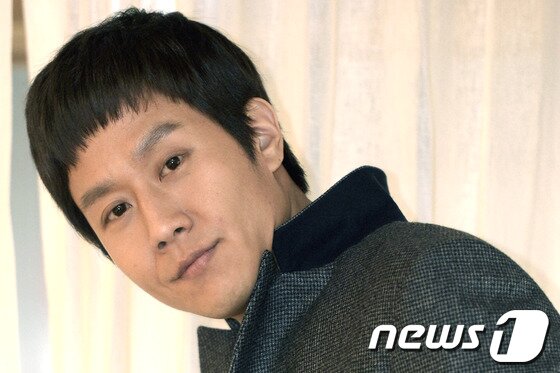 본문 이미지 - 얼마전 종영된 드라마 '응답하라 1994'로 큰 인기를 얻은 배우 정우가 최근 서울 청담동의 한 카페에서 뉴스1과 인터뷰를 가졌다. /뉴스1 © News1 민경석 기자