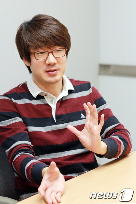 본문 이미지 - 천재해커 이두희는 인터뷰 내내 '국제표준'을 강조했다. © News1