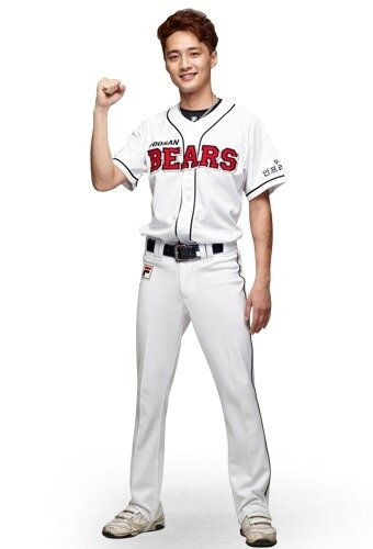 본문 이미지 - 지난 시즌까지 한국 프로야구 두산 베어스 응원단을 이끌었던 오종학 단장(두산 베어스 홈페이지). © News1  