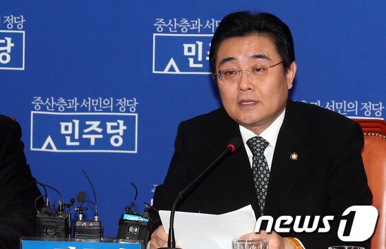 본문 이미지 - 전병헌 민주당 원내대표. 2014.1.5/뉴스1 © News1   허경 기자