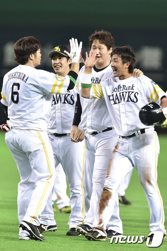 본문 이미지 - 소프트뱅크의 새 사령탑으로 구도 기미야스 감독이 취임했다. ⓒNews1 DB