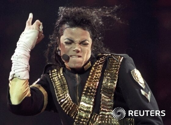 본문 이미지 - 마이클 잭슨의 6주기를 맞은 가운데 호화 대저택 '네버랜드'가 부동산 시장에 1억 달러(한화 1천105억 5천만 원)에 나온 사실이 재조명되고 있다. ⓒ News1스포츠DB