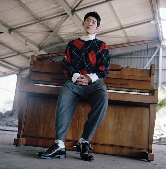 본문 이미지 - 가수 조형우가 17일 오전 11시 서울 영등포구 여의도동 IFC몰 엠펍에서 열린 첫 솔로앨범 'HIM' 쇼케이스에서 늦은 데뷔에 대한 소감을 말했다. ⓒ 미스티89