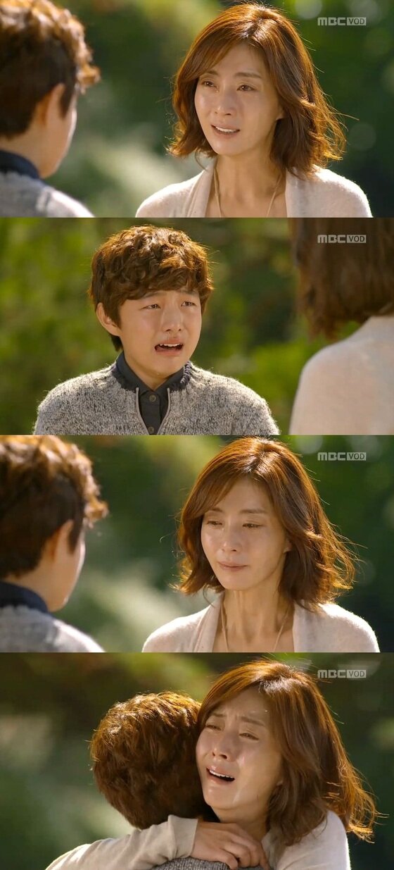 본문 이미지 - 배우 송윤아가 지난 19일 종영한 MBC 주말드라마 &acute;마마&acute;에서 6년 만의 성공적인 복귀를 마쳤다. ⓒ MBC &acute;마마&acute; 캡처