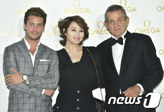 (서울=뉴스1스포츠) 김진환 기자 = 배우 김혜수가 2일 오후 서울 동대문디자인플라자에서 열린 시계 브랜드 오메가(OMEGA)의 새 여성용 시계 드 빌 프레스티지 론칭 포토월 행사 …