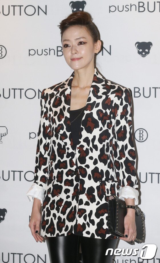 본문 이미지 - 김윤아가 긴급 입원설은 사실이 아니라고 직접 밝혔다. ⓒ News1 DB