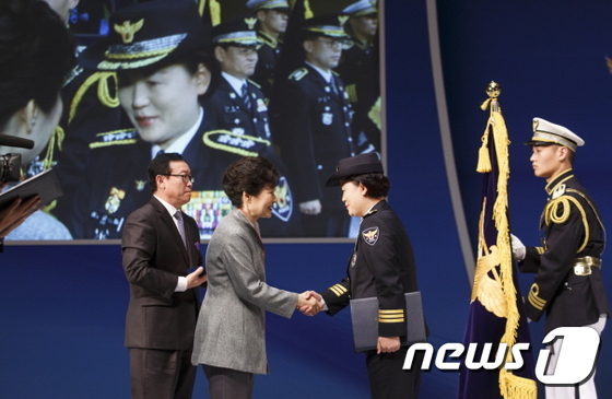 박근혜 대통령 경찰의 날 기념식 참석
