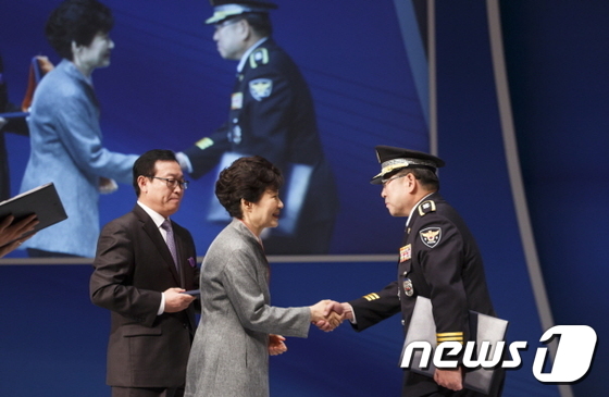 경찰의 날 기념식 참석한 박근혜 대통령