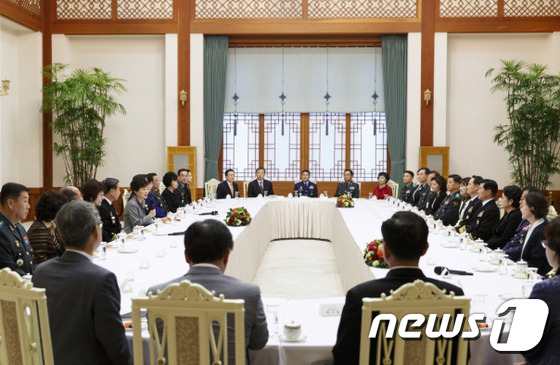 박근혜 대통령, 군 장성 수치 수여식 참석