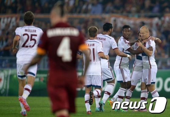 바이에른 뮌헨이 22일 새벽(한국시간) 이탈리아 로마의 올림피코 스타디움에서 열린 AS 로마와의 2014~2015 UEFA(유럽축구연맹) 챔피언스리그 E조 조별예선 3차전에서 7-1 대승을 거뒀다.© AFP=News1