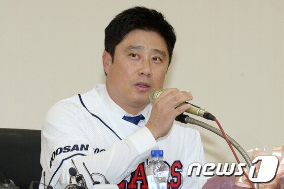 본문 이미지 - 김태형 두산 신임 감독이 6일부터 25일까지 일본 미야자키현 사이토시 사이토 구장에서 마무리 훈련을 갖고 본격적으로 팀을 지휘한다. ⓒ News1 DB