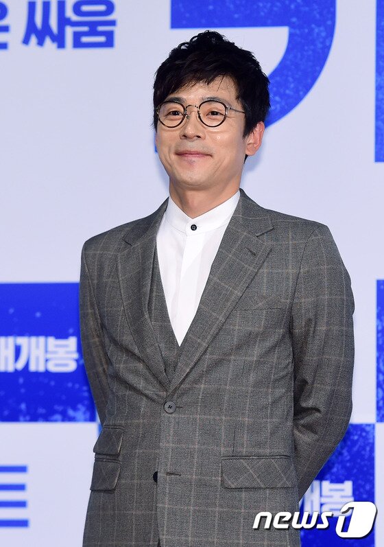 본문 이미지 - 이승준은 7일 정오 서울 중구 용수산 창덕궁점에서 열린 KBS2 새 월화드라마 '베이비시터'(극본 최효비/연출 김용수) 현장공개 및 기자간담회에 참석해 '태양의 후예'에 이어 '베이비시터'로 KBS 드라마에 출연하는 소감을 밝혔다. ⓒ News1star/권현진 기자