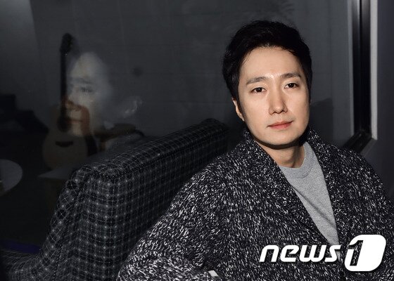 본문 이미지 - 배우 박해일은 아홉 살 차이나는 설경구와 부자 연기를 펼쳤다. ⓒ News1스포츠 / 김진환 기자