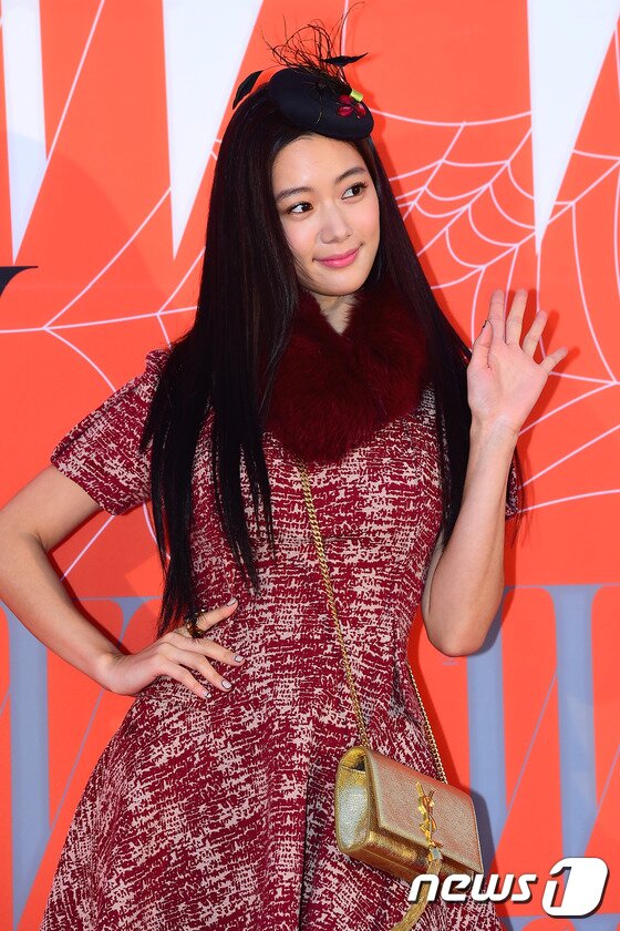 본문 이미지 - 클라라가 세계에서 가장 아름다운 여성 2위를 차지했다. ⓒ News1스포츠 DB