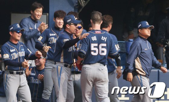 본문 이미지 - NC가 17일 경기도 고양시와 시설 임차 등에 대한 MOU를 맺었다. 이로써 NC는 2015시즌을 고양 원더스가 사용했던 고양 스포츠타운 야구장에서 치른다. ⓒNews1 DB