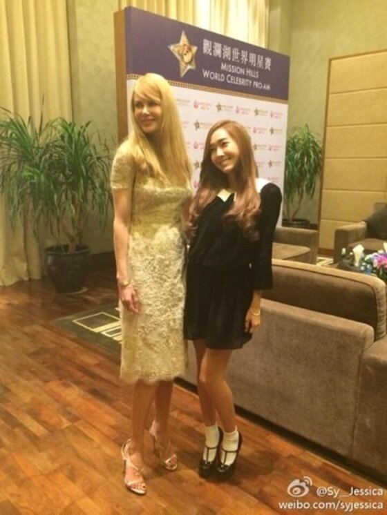 본문 이미지 - 제시카와 니콜키드먼의 인증샷이 화제다. ⓒ 제시카 웨이보