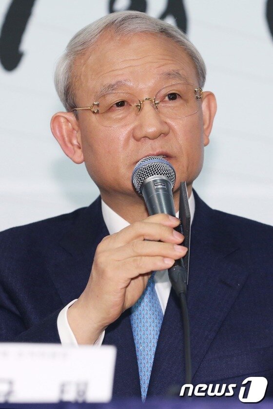 본문 이미지 - 클라라와 폴라리스 측의 진실 공방이 벌어지고 있는 가운데 일광그룹 이규태 회장에 대한 관심이 높아지고 있다. ⓒ News1 DB