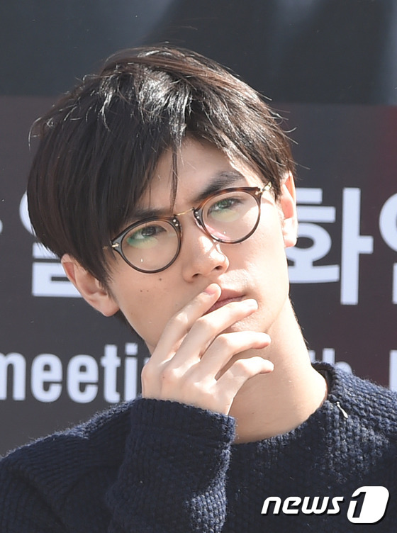 (부산=뉴스1스포츠) 권현진 기자 = 일본배우 미우라 하루마가 4일 오후 부산 해운대 비프빌리지 야외무대에서 열린 부산국제영화제 '중일 영화인의 특별한 만남‘ 오픈토크에 참석해 매 …