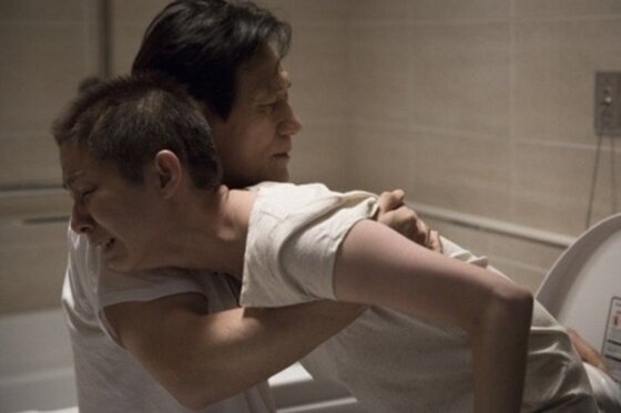 본문 이미지 - 김호정이 '화장' 속 성기 노출에 대해 설명했다. ⓒ 영화 '화장' 스틸컷